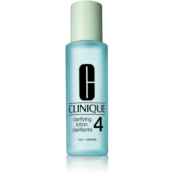 Clinique Clarifying Lotion 4 klarande lotion ger exfoliering för fet hy i ljusblå frostad flaska med mintgrönt lock.