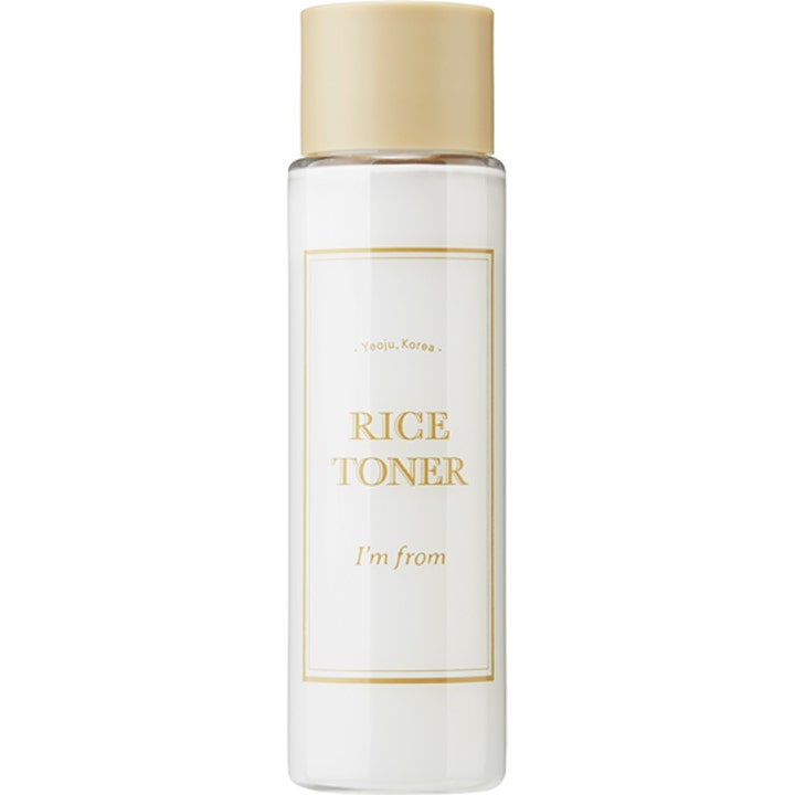 I'm from Rice Toner 150 ml lystergivande ris toner som ger fukt i en genomskinlig flaska med beige kork.
