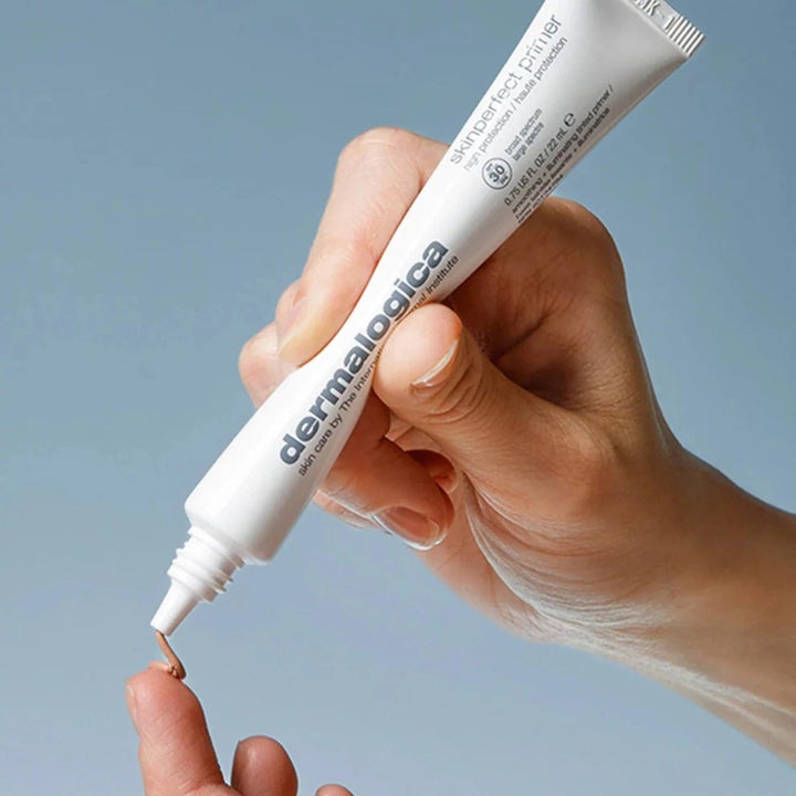 Dermalogica AGE smart Skinperfect Primer SPF30 22 ml solskydd i vit tub som ger en jämn hudton vid applicering.