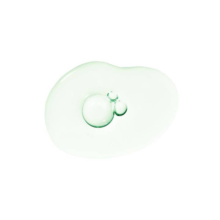 SKIN1004 Madagascar Centella Tea-Trica Purifying Toner 210 ml toner cica för fett hy visar en ljust grön flytande textur