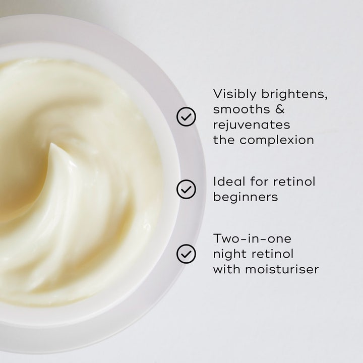Medik8 Intelligent Retinol Smoothing Night Cream 50 ml nattkräm med krämig textur som ger lyster.