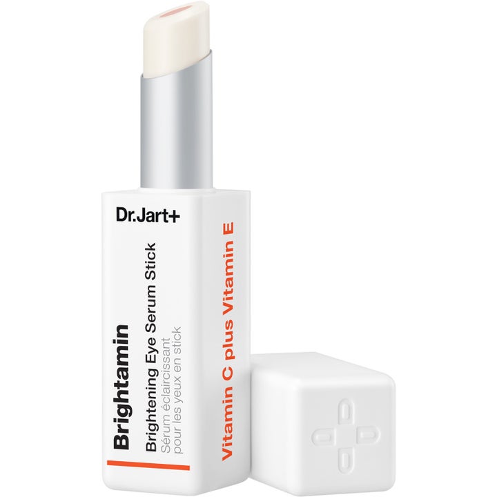 Dr. Jart+ Brightamin Brightening Eye Serum Stick med Vitamin C och E ger lyster i vit fyrkantig hylsa med krämvitt stift.