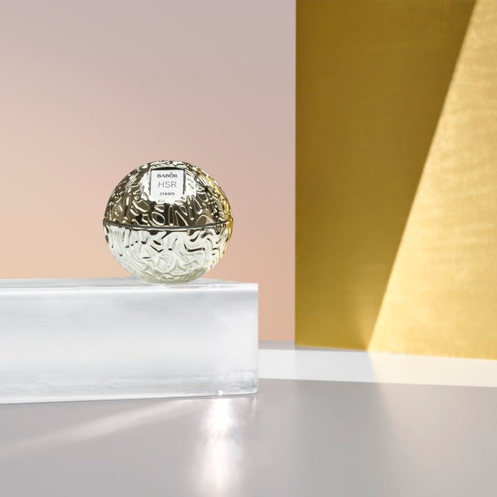 Babor HSR Lifting Cream 50 ml anti-age kräm som fungerar daglig i lyxiga guld- och silverburkar för rynkreducering.