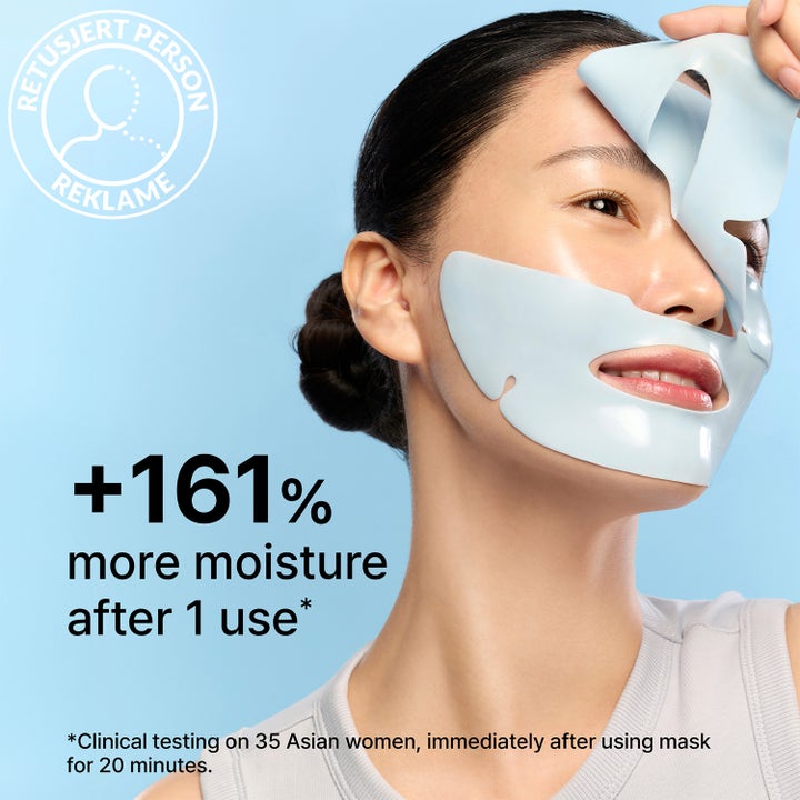 Dr.Jart+ Cryo Rubber Moisture Mask 36 g återfuktande ansiktsmask som appliceras på en kvinna för ökad fukt.