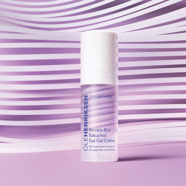 Ole Henriksen Wrinkle Blur Bakuchiol Eye Gel Creme 18 ml rynkreducerande ögonkräm bakuchiol i lila-vit mönstrad flaska.
