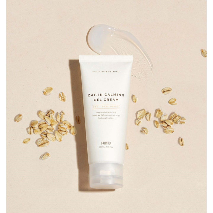 Purito Oat-in Calming Gel Cream 100 ml havre lugnande ansiktskräm i vit tub med havregryn och en klick genomskinlig gel.