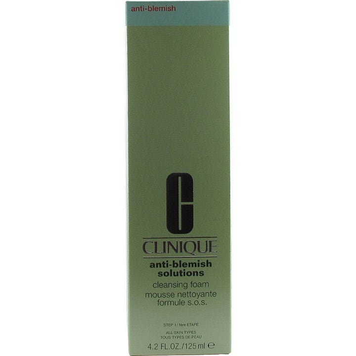 Clinique Ren Hy Trio 125 ml rengöringsskum motverkar orenheter i grön ytterförpackning för en effektiv aknerutin.