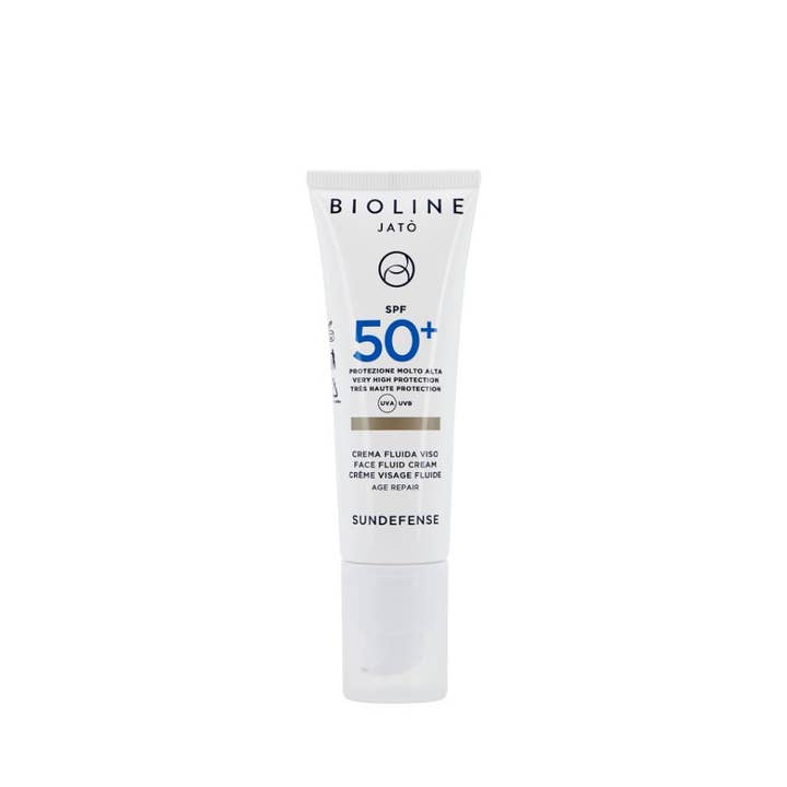 Bioline Jatò Sundefense Age Repair ansiktskräm med SPF50+ för åldrande hud i en vit plasttub med pump.