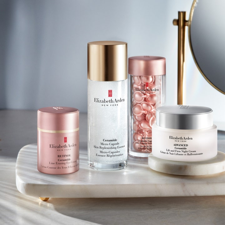 Elizabeth Arden Ceramide Retinol Eye Treatment 15 ml anti-rynk retinol ögonkräm i rosa burk på en marmorbricka.