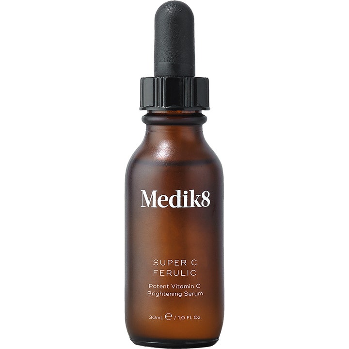 Medik8 Super C Ferulic 30ml lystergivande ansiktsserum i en mörk frostad glasflaska med svart pipettkork