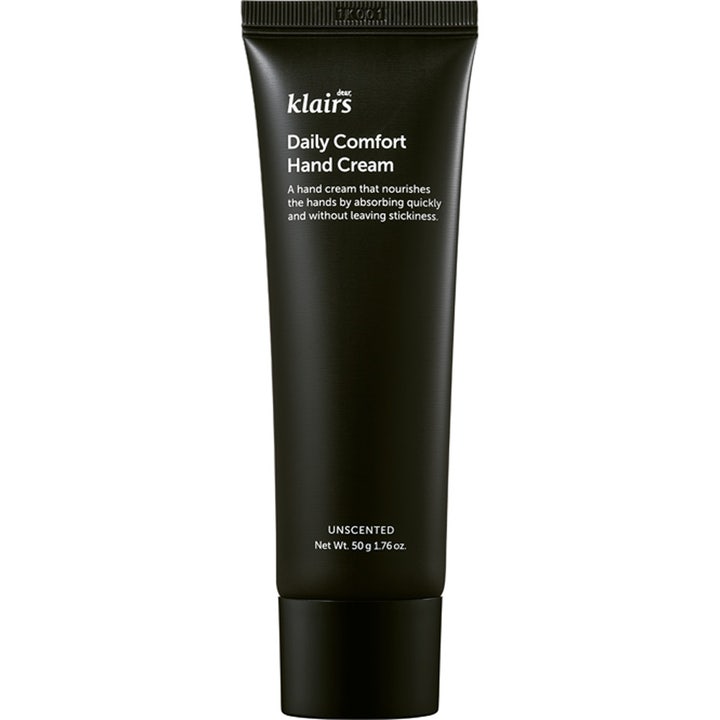 Klairs Daily Comfort Hand Cream 50 g oparfymerad handkräm som ger näring i en stilren mörkbrun tub med svart lock