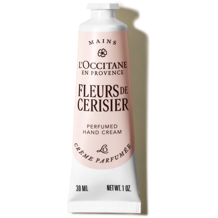 L'Occitane Fleurs de Cerisier 30 ml närande handkräm i ljusrosa tub med körsbärsblom och vitt lock