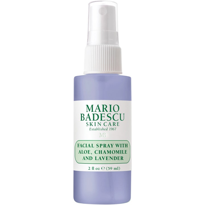 Mario Badescu Facial Spray 59 ml lugnande ansiktsspray med lavendel i lila plastflaska med vitt spraymunstycke