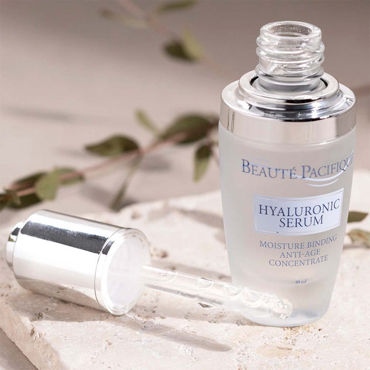 Beauté Pacifique Symphonique Hyaluronic Serum 30 ml anti age hyaluronsyra serum i frostad glasflaska med silverpipett