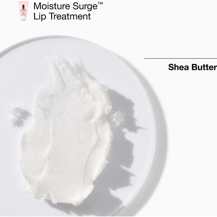 Clinique Moisture Surge Lip Treatment återfuktande läppvård visar en krämig vit textur med sheasmör