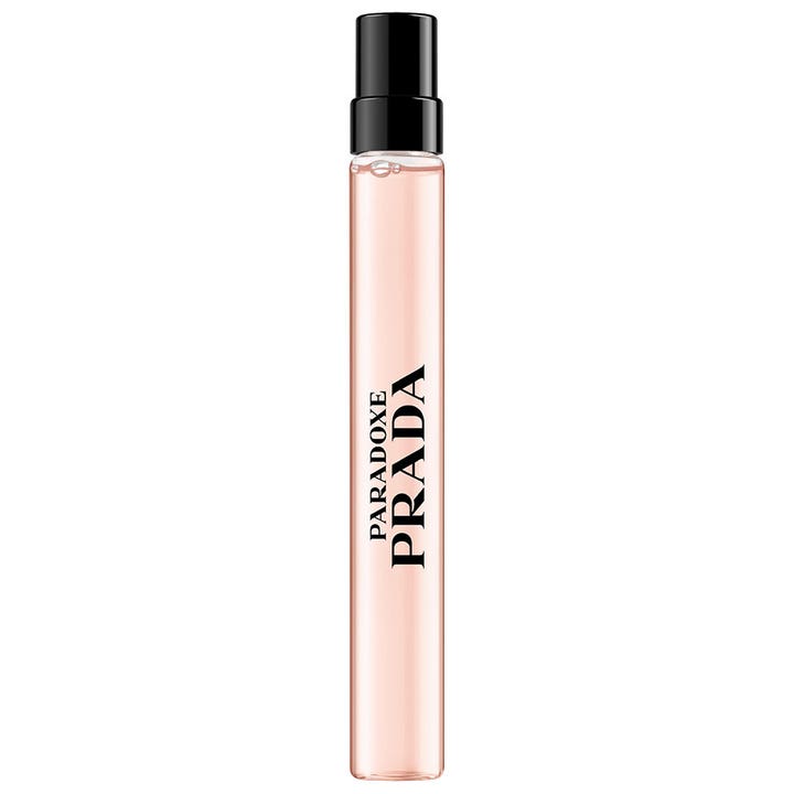 Prada Paradoxe Eau de Parfum 10 ml parfym dam i en smal travel spray med ljusrosa vätska och svart spraykork