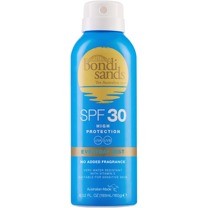 Bondi Sands SPF 30 Everyday Mist 193ml aerosol solspray för känslig hud i en blå sprayflaska med vitt lock och guld