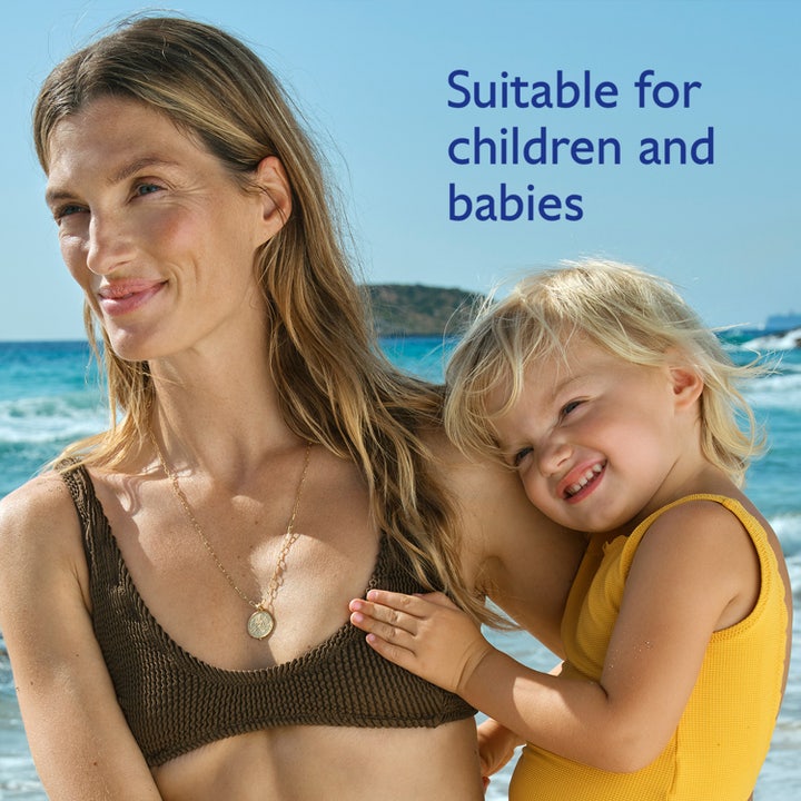 Caudalie Vinosun Lightweight Fluid SPF50 40 ml solkräm för ansiktet som passar barn och bebisar på stranden
