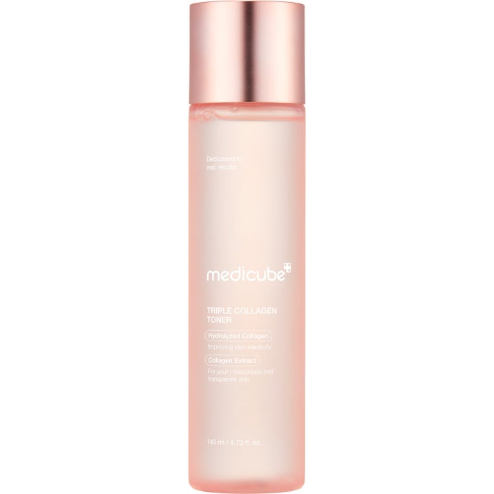 Medicube Triple Collagen Toner 140 ml ansiktsvatten som ger elasticitet i frostad rosa flaska med roséguldfärgat lock