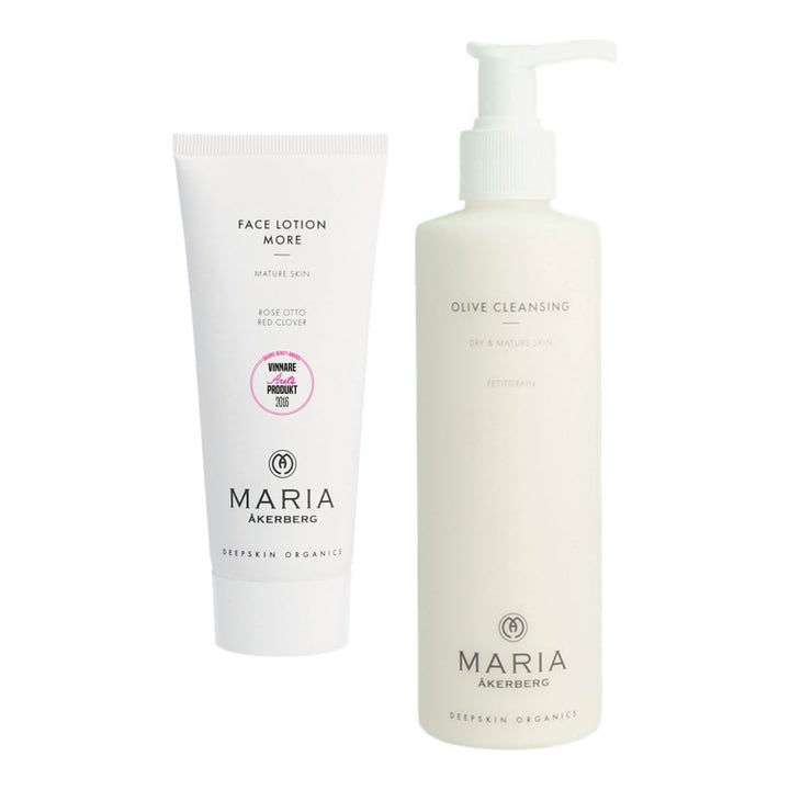 Maria Åkerberg Face Lotion More och Olive Cleansing ger återfuktning med rödklöver i vit tub och pumpflaska.