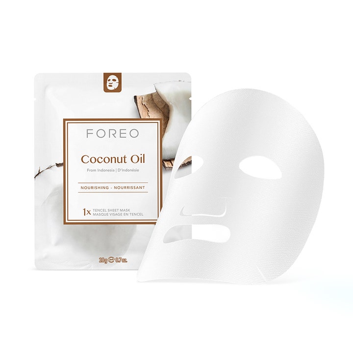 FOREO Farm To Face Coconut Oil 20 g återfuktande sheet mask med kokosolja ansikte visar vit mask framför påse