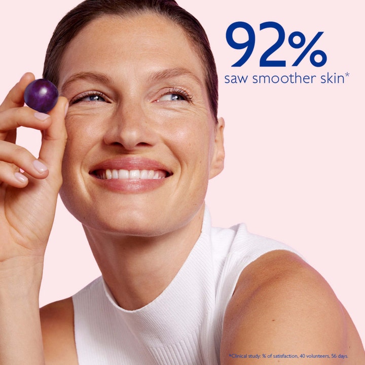 Caudalie Resveratrol-Lift Cashmere Cream 40 ml ansiktslyftkräm cashmere med kvinna och texten 92% saw smoother skin.