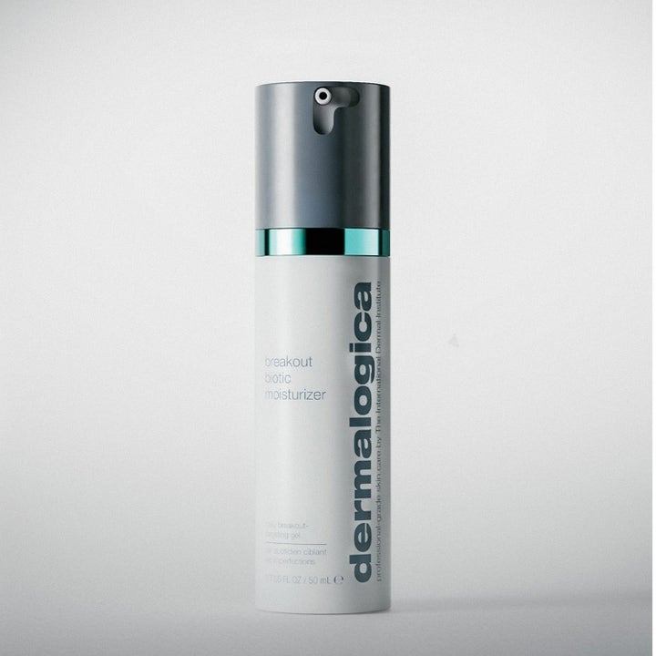 Dermalogica Breakout Biotic Moisturizer Duo 50 ml återfuktande ansiktsvård i vit flaska med grå pump och turkos ring.