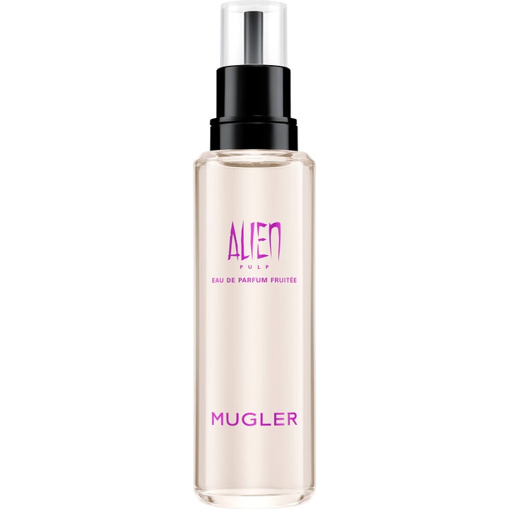 Mugler Alien Pulp Eau de Parfum 100ml parfym i en glasflaska med svart pump bredvid en vit ask med rosa detaljer