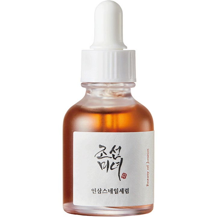 Beauty of Joseon Revive Serum 30 ml motverkar rynkor med snigelsekret i en glasflaska med bärnstensfärgad vätska.