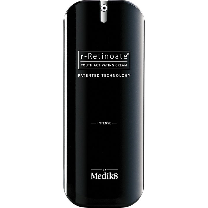 Medik8 r-Retinoate Intense 50ml föryngrande nattkräm i en elegant svart pumpflaska med silverdetaljer