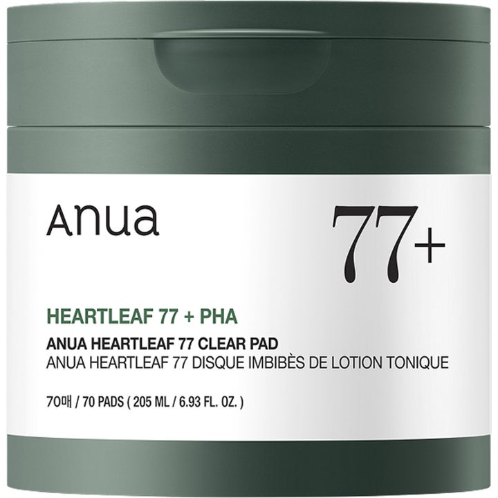 Anua Heartleaf 77 Clear Pad 70 st exfolierande toner pads med PHA i en stilren mörkgrön och vit plastförpackning