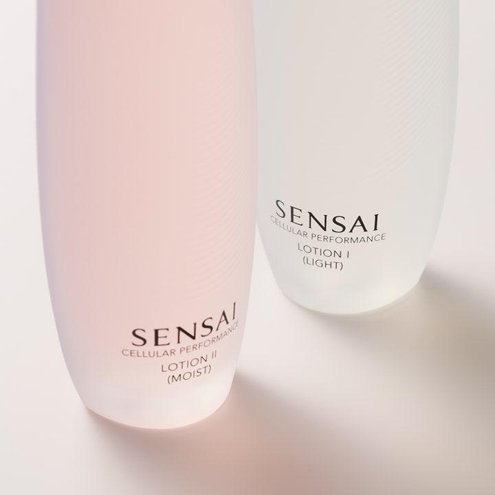 Sensai Cellular Performance Lotion II Moist 125 ml cellförnyande återfuktande hudvård i frostad rosa flaska