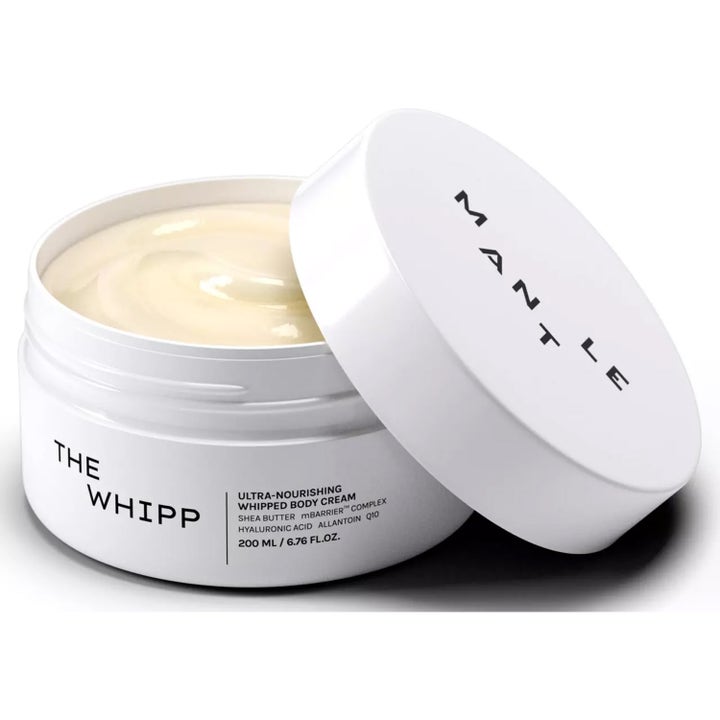 MANTLE The Whipp 200 ml närande body cream i vit burk med krämig textur berikad med sheasmör och Q10.
