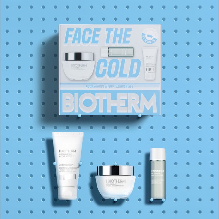 Biotherm Hydra Barrier Set 1 st återfuktande hudvårdskit mot en blå pegboard med texten Face the Cold