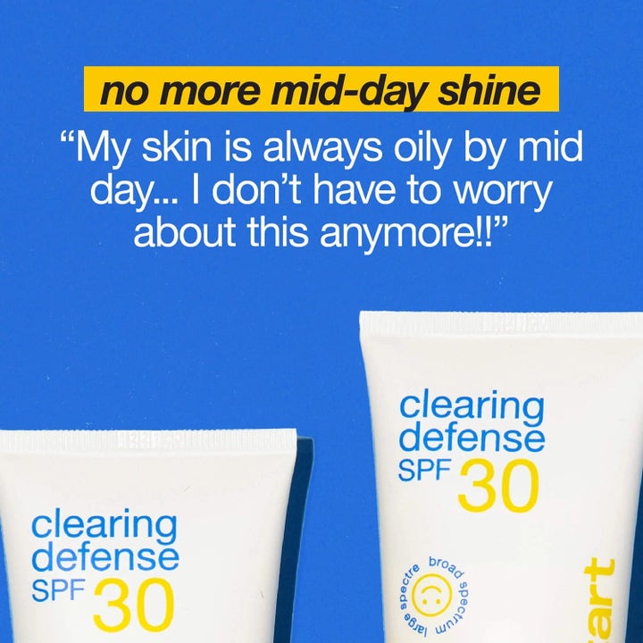 Dermalogica Clear Start Clearing Defense SPF30 mot glansig hy i vita tuber mot blå bakgrund