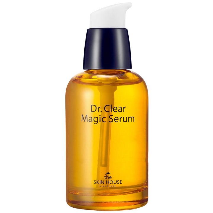 The Skin House Dr. Clear Magic Serum porminskande akne serum i bärnstensfärgad flaska med svart pump och vit pip