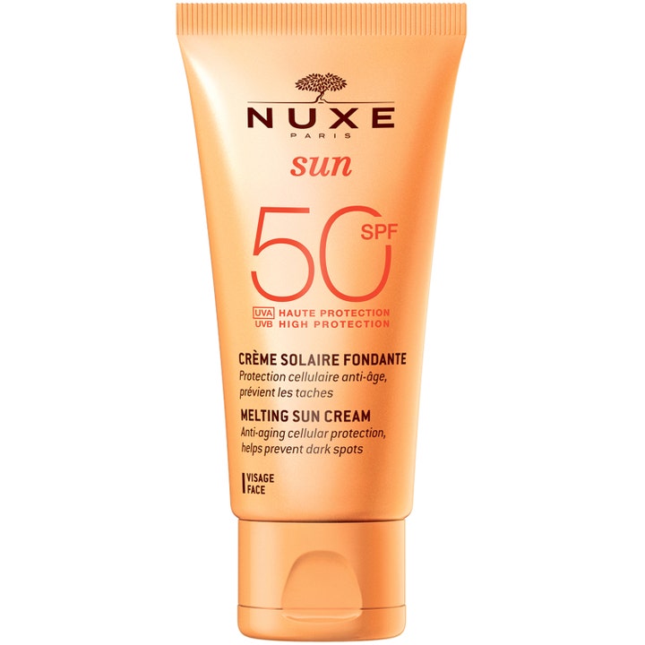 Nuxe Sun Melting Sun Cream SPF 50 50ml anti-age solskydd i en persikofärgad tub som motverkar mörka fläckar.