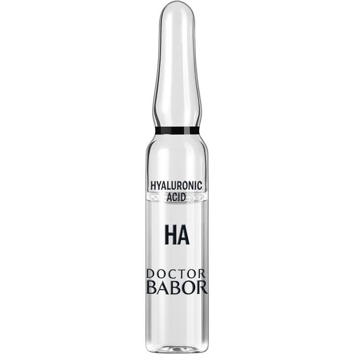 Doctor Babor Hyaluronic Acid 2 ml återfuktande serum i genomskinlig glasampull som ger huden intensiv fukt