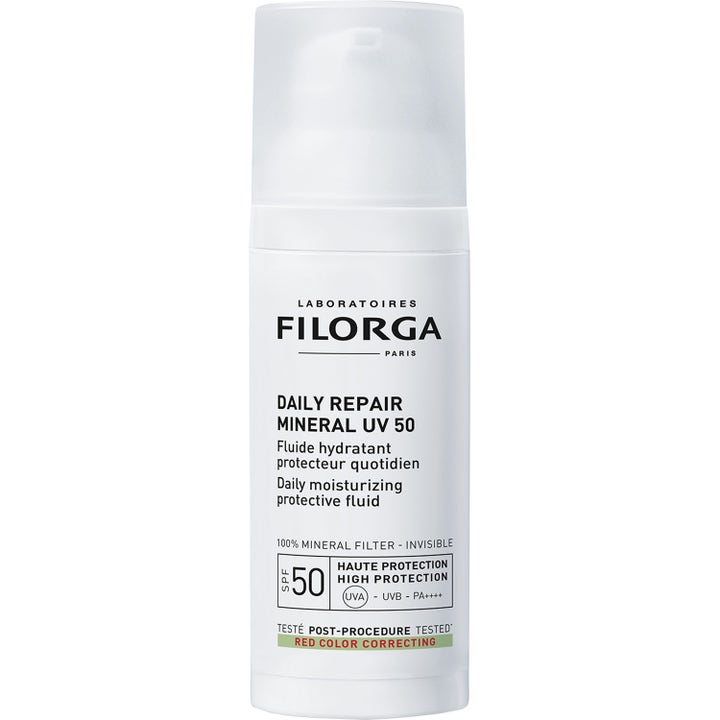 Filorga Daily Repair Mineral UV 50 återfuktande solskydd som dämpar rodnad i vit pumpflaska med frostat lock
