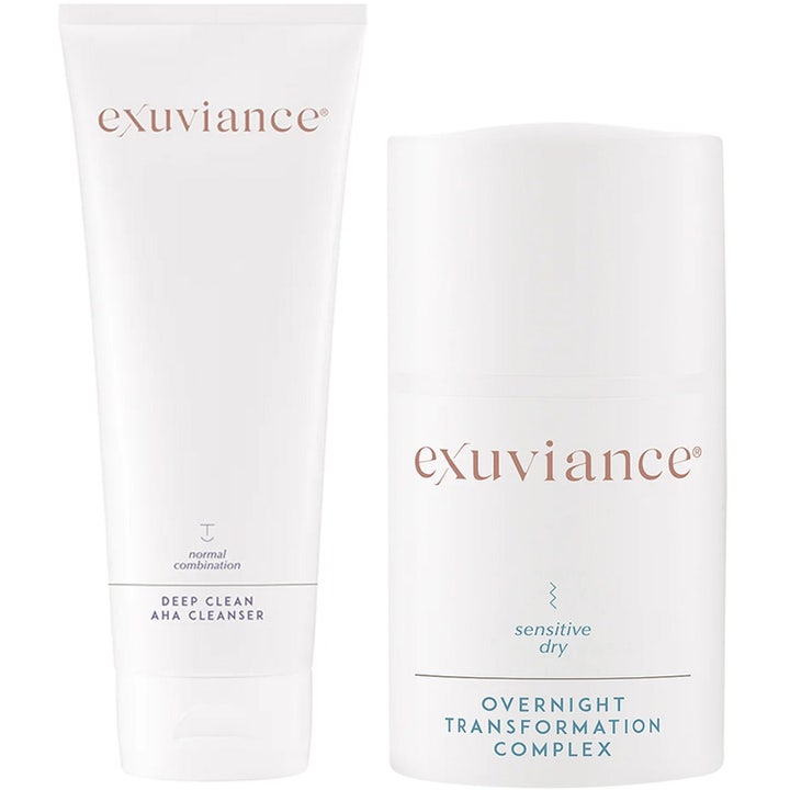 Exuviance Deep Clean AHA Cleanser och Overnight Transformation Complex i vita tuber och burkar