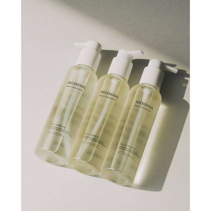 Mixsoon Bean Cleansing Oil 195 ml djuprengörande oljebaserad rengöring i tre klara plastflaskor med vit pump.