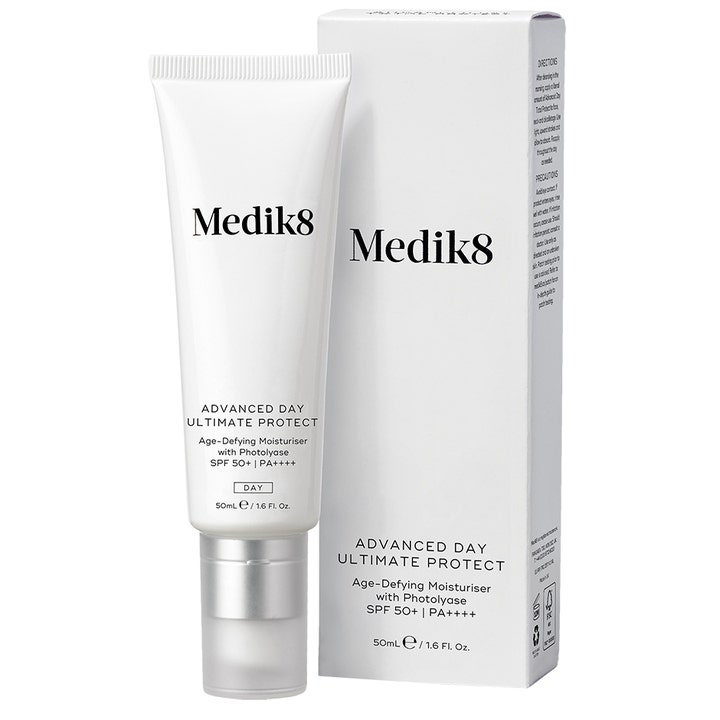 Medik8 Advanced Day Ultimate Protect 50 ml ansiktskräm med solskydd mot åldrande i vit tub och ytterkartong