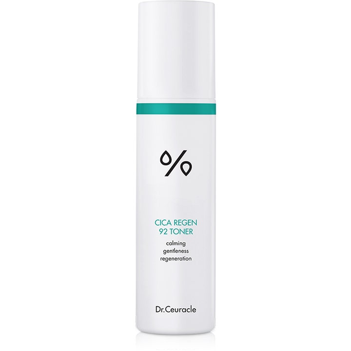 Dr. Ceuracle Cica Regen 92 Toner 120ml lugnar irriterad hud i en vit flaska med gröna detaljer och vit kork.