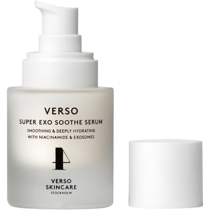 Verso Super Exo Soothe Serum 30 ml återfuktande serum med niacinamid i frostad flaska med vit pump
