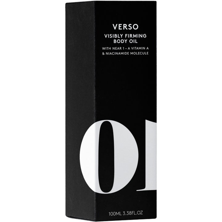 Verso N°10 Visible Firming Body Oil 100 ml uppstramande kroppsolja i en stilren svart ytterkartong med vit text.