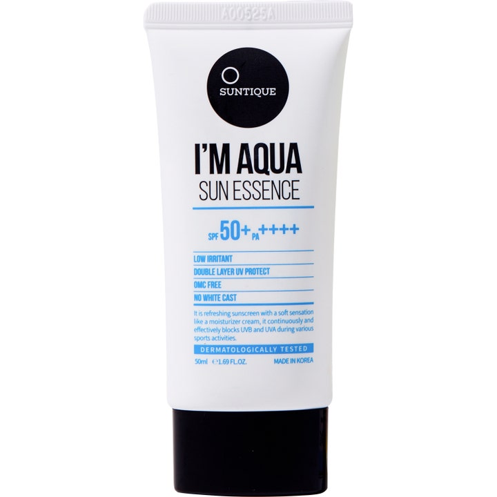 Suntique I'm Aqua Sun Essence 50 ml solkräm ansikte spf 50 aqua ger solskydd för känslig hud i vit tub med svart lock.