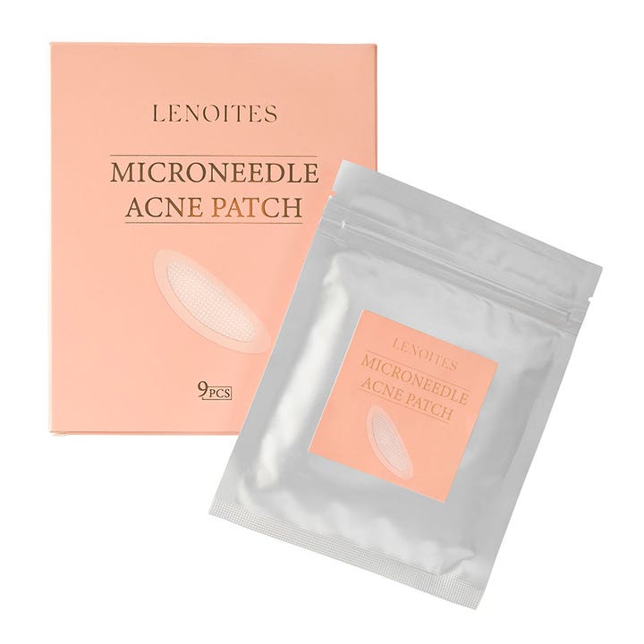 Lenoites Microneedle Acne Patch 9 pcs spotbehandling plåster i persikofärgad ask och silverfärgad påse.
