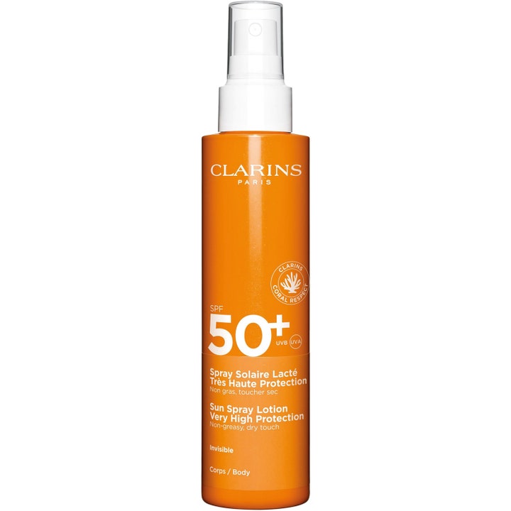 Clarins Sun Spray Lotion SPF 50+ 150 ml ger högt solskydd i en orange sprayflaska med vit pump och genomskinligt lock
