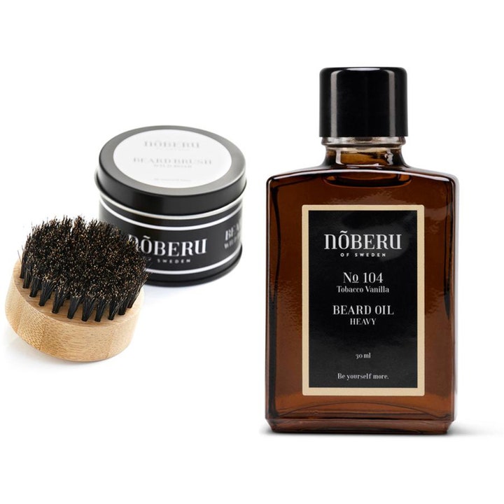 Nõberu Beard Oil 30 ml Tobacco Vanilla mjukgörande skäggvård i brun glasflaska med tillhörande skäggborste i trä.