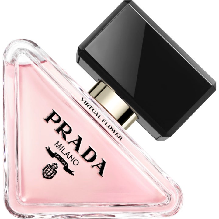 Prada Paradoxe Virtual Flower 30 ml blommig parfym i en trekantig glasflaska med ljusrosa vätska och svart lock